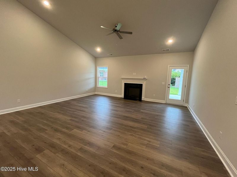 Spacious, unfurnished interior of a new home in Palmetto Creek, Bolivia (Image 16).