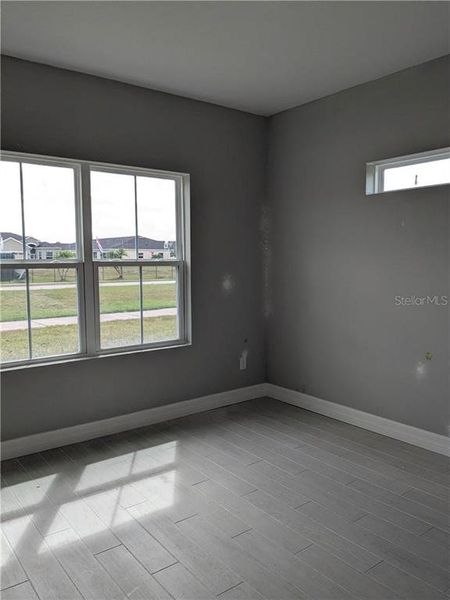 Spacious, unfurnished interior of a new home in , Sebring (Image 17).