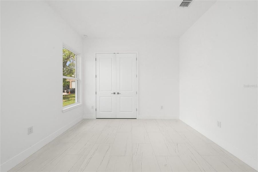 Spacious, unfurnished interior of a new home in , Orlando (Image 19).