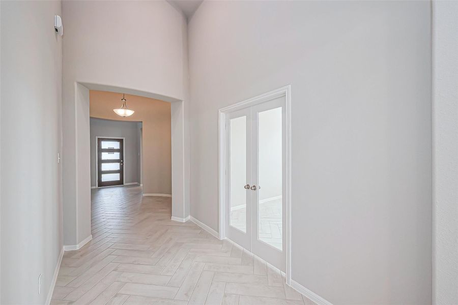 Spacious, unfurnished interior of a new home in La Segarra, Brookshire (Image 41).