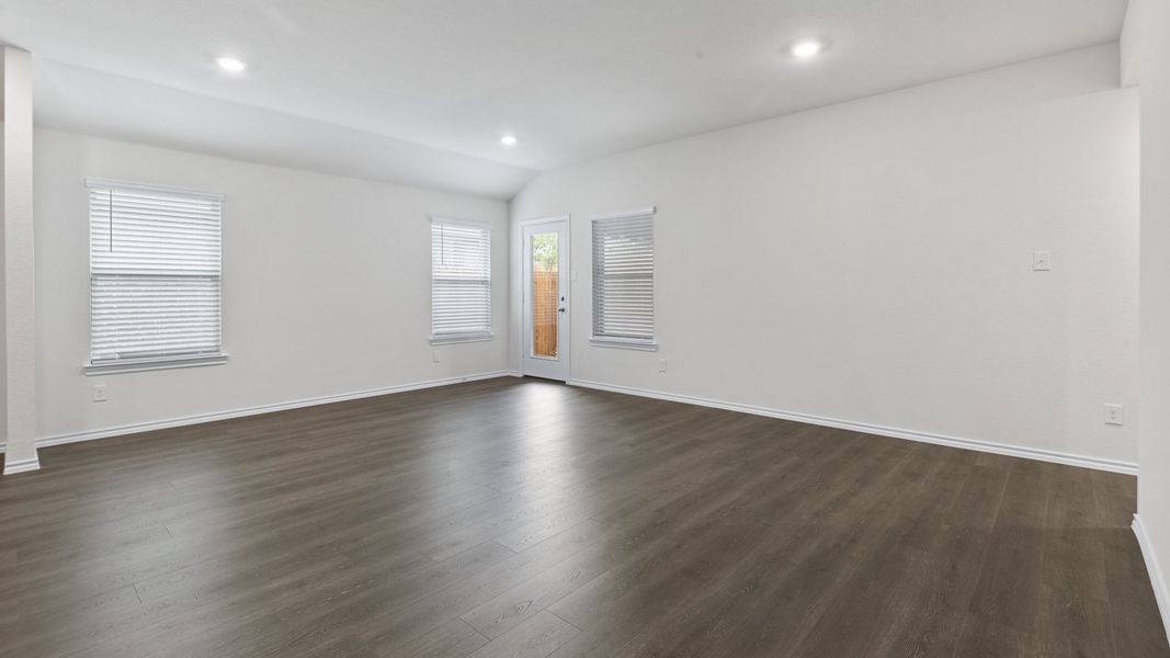 Representative unfurnished interior of a home built from the X40L Lakeway by D.R. Horton in Valor Farms, Royse City (Image 29).