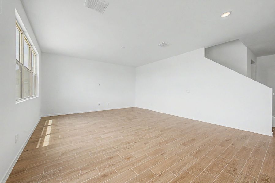 Spacious, unfurnished interior of a new home in Soleo, San Tan Valley (Image 10).