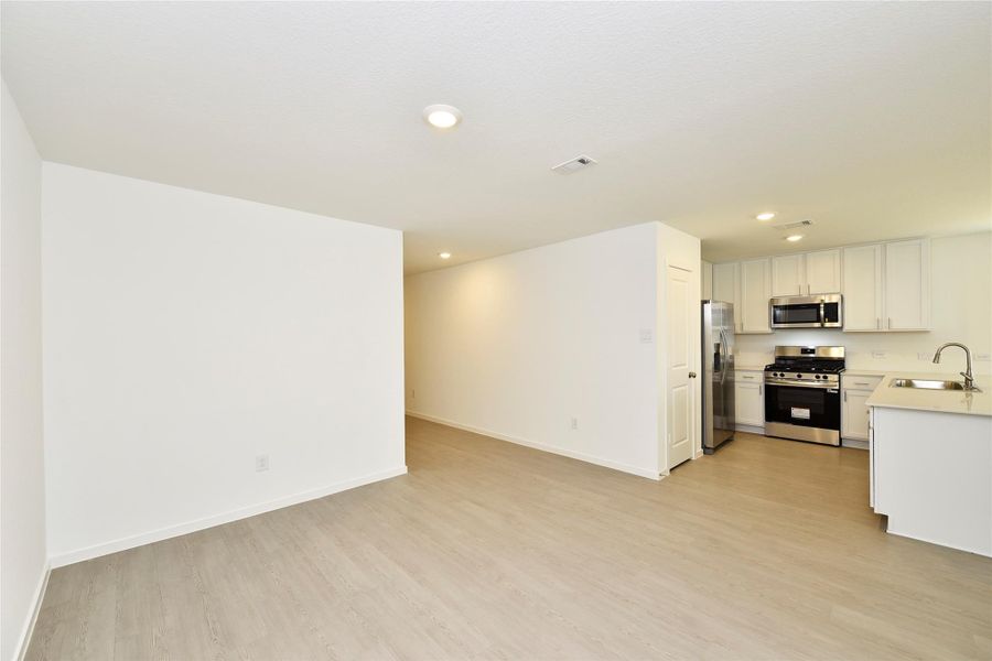 Spacious, unfurnished interior of a new home in Grand Oaks Reserve, Cleveland (Image 24). Spacious, unfurnished interior of a new home in Grand Oaks Reserve, Cleveland (Image 24).