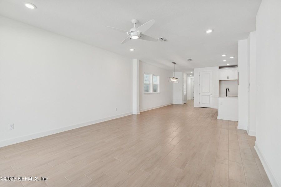 Spacious, unfurnished interior of a new home in Evergreen Island at Silverleaf - Classic, St. Augustine (Image 16).