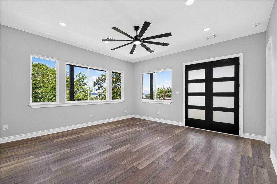 Spacious, unfurnished interior of a new home in , Willis (Image 18).