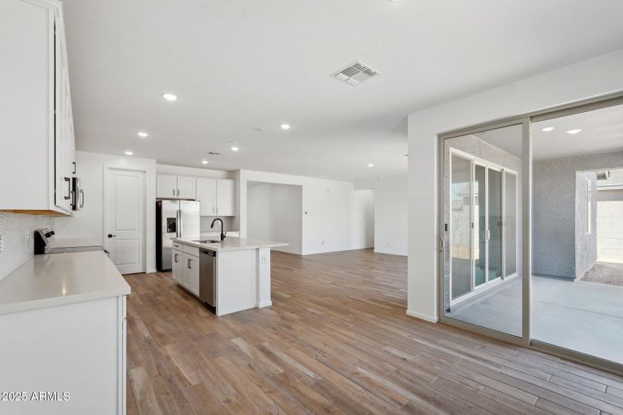 13-web-or-mls-W Cheryl Dr-1405-013