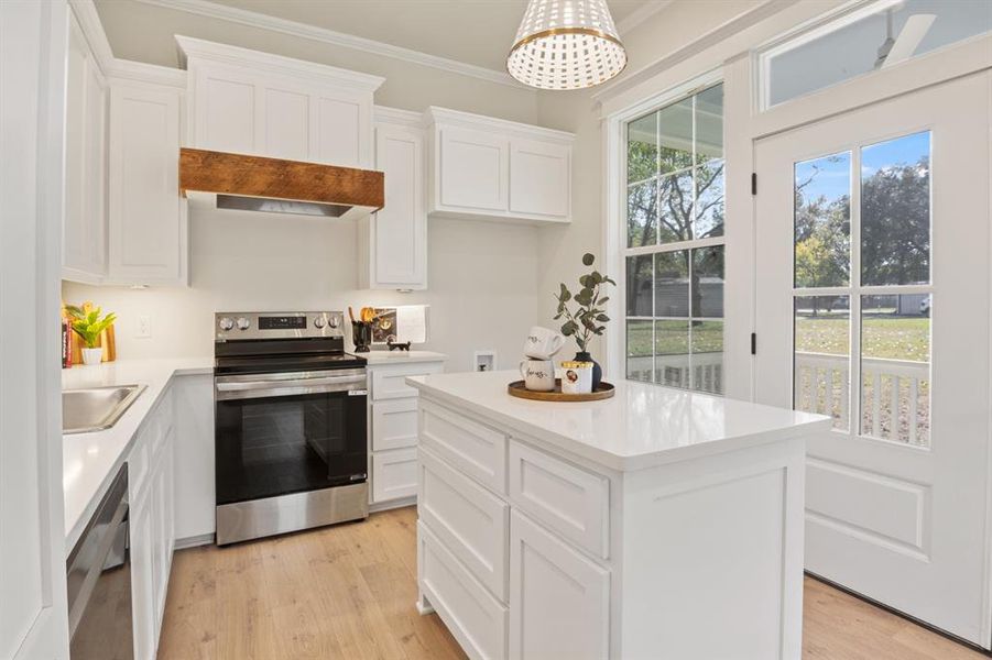 Furnished interior view inside a new home in , Jefferson (Image 8).