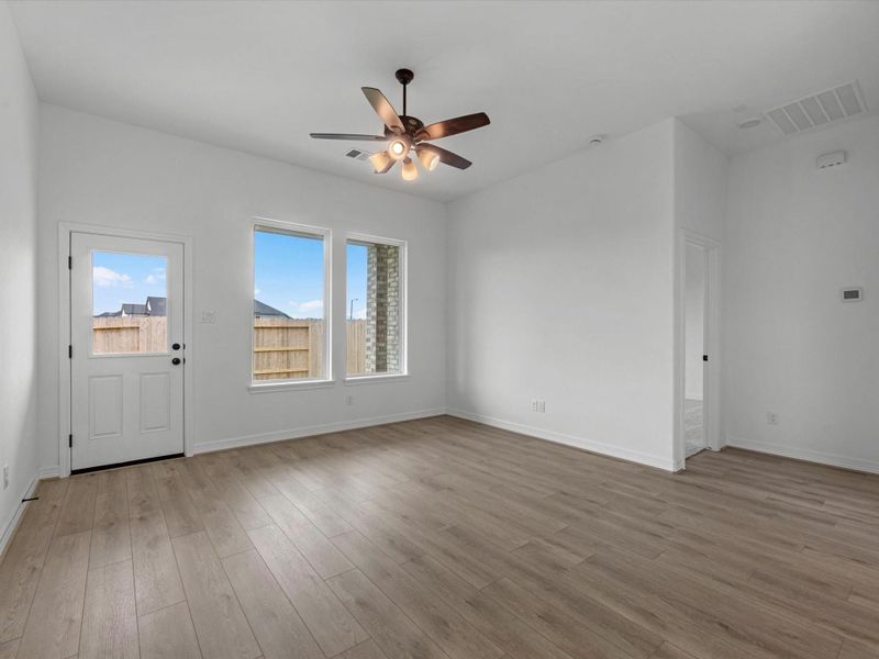 Spacious, unfurnished interior of a new home in Emory Glen, Magnolia (Image 24). Spacious, unfurnished interior of a new home in Emory Glen, Magnolia (Image 24).