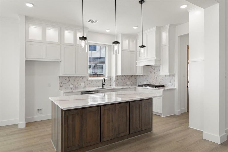 10. 15202 Reunion - Kitchen (2)