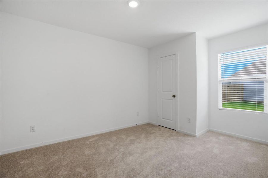 Spacious, unfurnished interior of a new home in Tillage Farms, Princeton (Image 26).