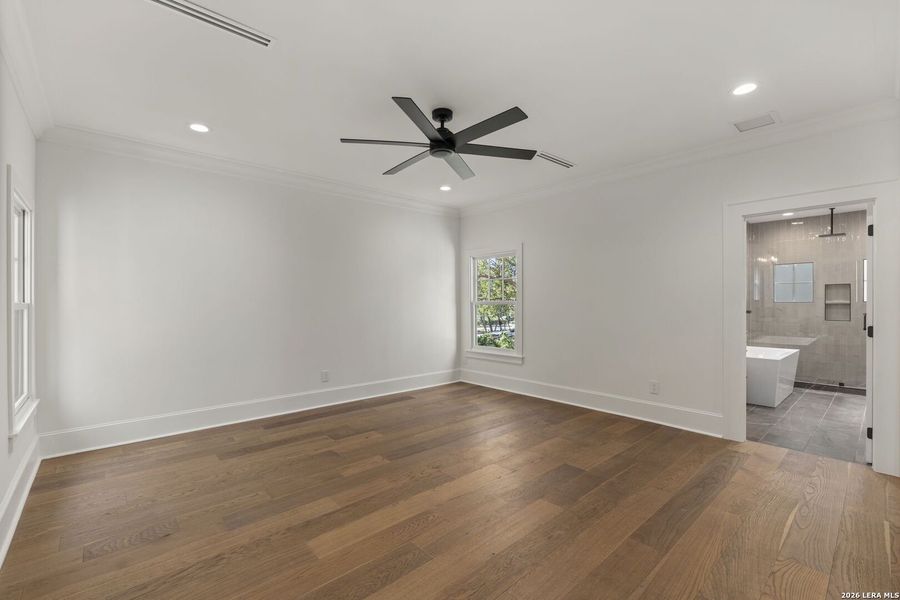 Spacious, unfurnished interior of a new home in , San Antonio (Image 22).