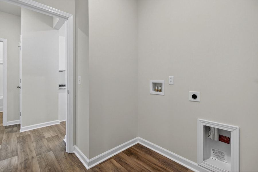 Spacious, unfurnished interior of a new home in Lindera Preserve at Cane Bay Plantation, Summerville (Image 20). Spacious, unfurnished interior of a new home in Lindera Preserve at Cane Bay Plantation, Summerville (Image 20).