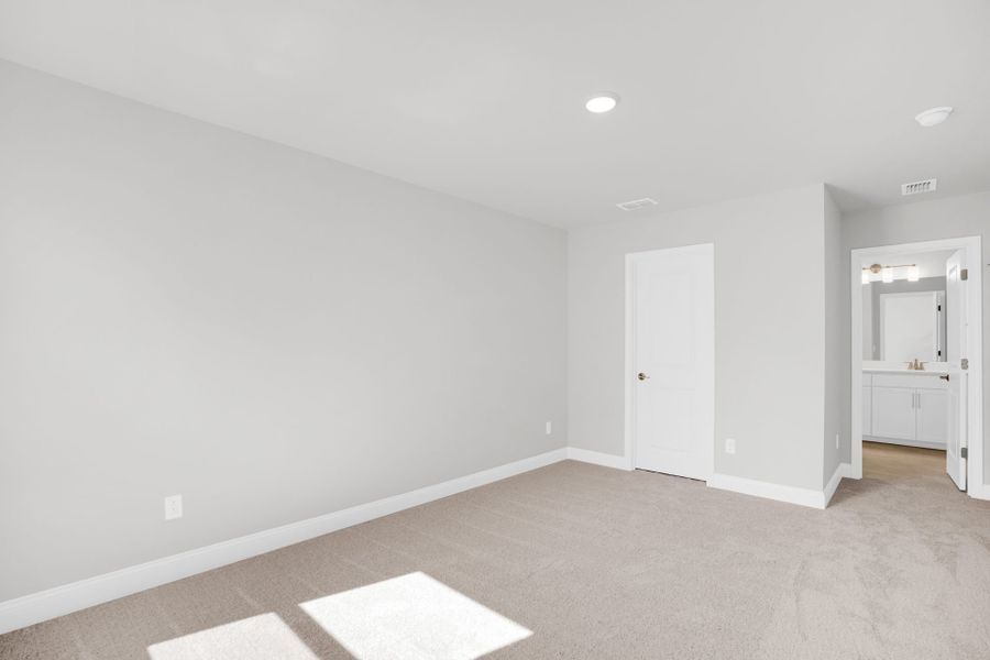 Spacious, unfurnished interior of a new home in Carriage Estates, Lexington (Image 37).