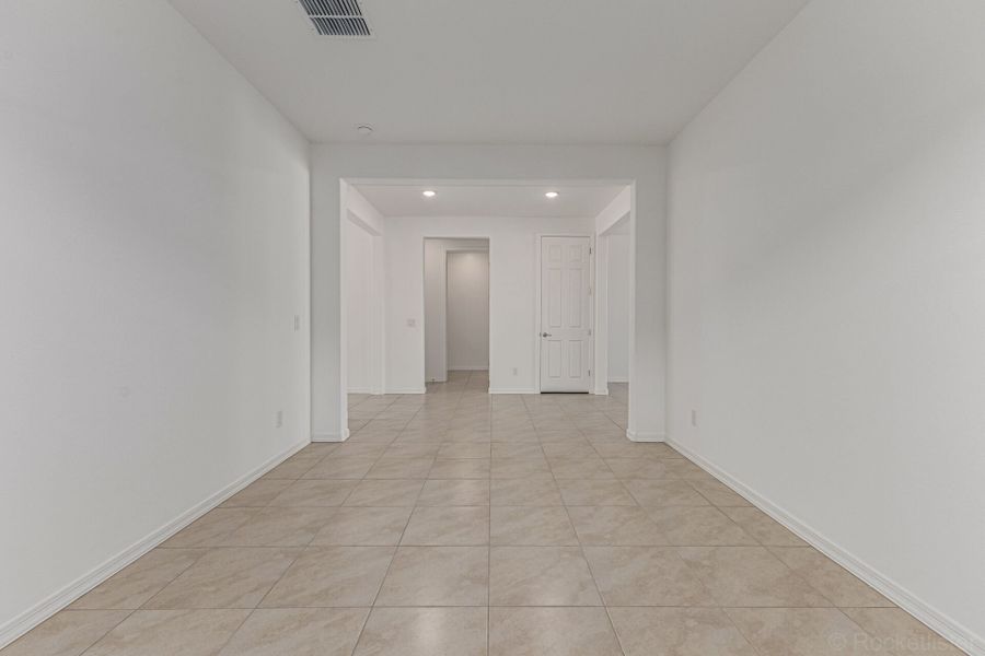Spacious, unfurnished interior of a new home in Empire Pointe, Queen Creek (Image 11).