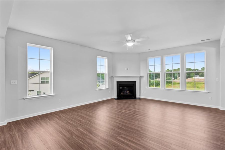 Spacious, unfurnished interior of a new home in Fieldstone, Lexington (Image 20).