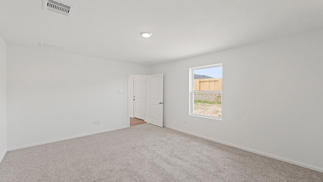 Representative unfurnished interior of a home built from the Plan by D.R. Horton in Lexington Heights, Willis (Image 31).