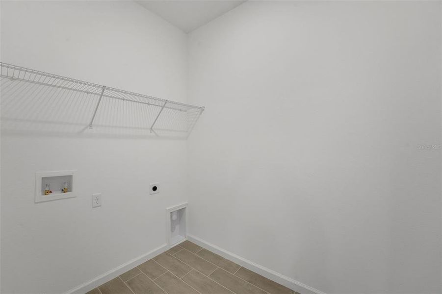 Spacious, unfurnished interior of a new home in Willowbrook North, Winter Haven (Image 30).