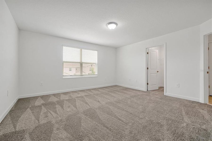 Spacious, unfurnished interior of a new home in , Orlando (Image 23).