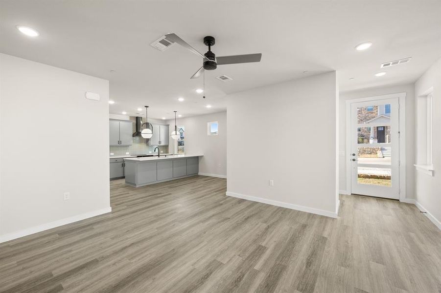 4602 White Buffalo_ 2223_Elm- HLiving Room-2