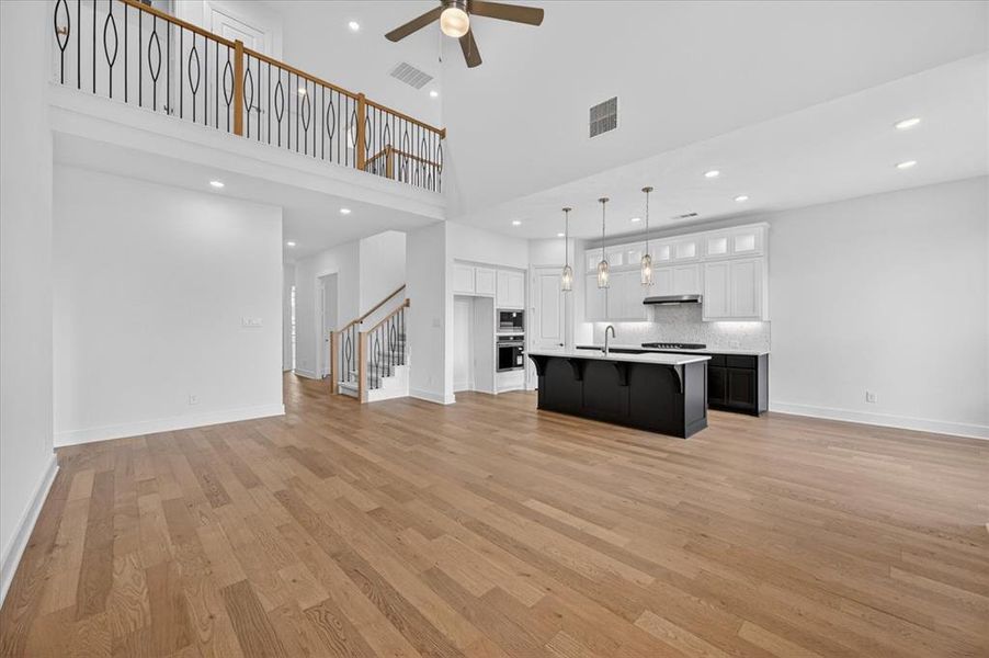 Spacious, unfurnished interior of a new home in Goodland, Venus (Image 14).