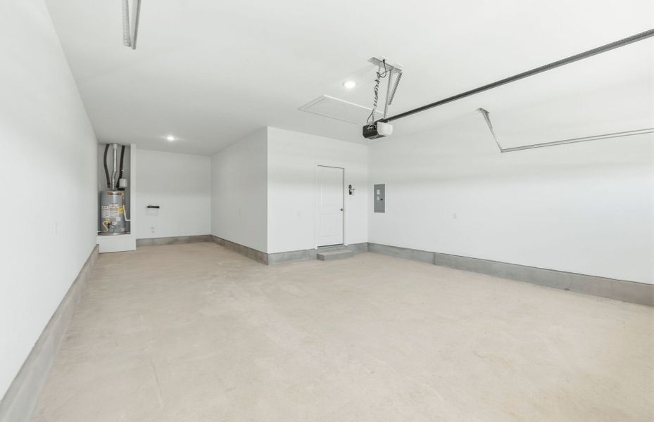 Spacious, unfurnished interior of a new home in Del Webb Austin at Lost Pines, Bastrop (Image 32). Spacious, unfurnished interior of a new home in Del Webb Austin at Lost Pines, Bastrop (Image 32).