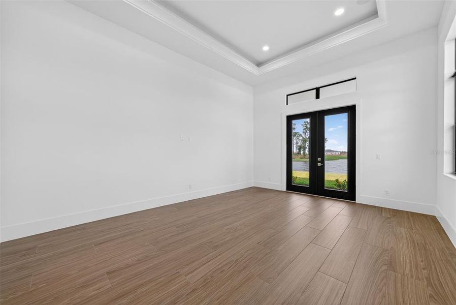 Spacious, unfurnished interior of a new home in , Sarasota (Image 67).