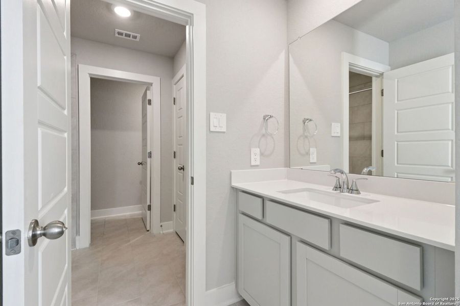 Furnished interior view inside a new home in Thomas Pond, San Antonio (Image 8). Furnished interior view inside a new home in Thomas Pond, San Antonio (Image 8).