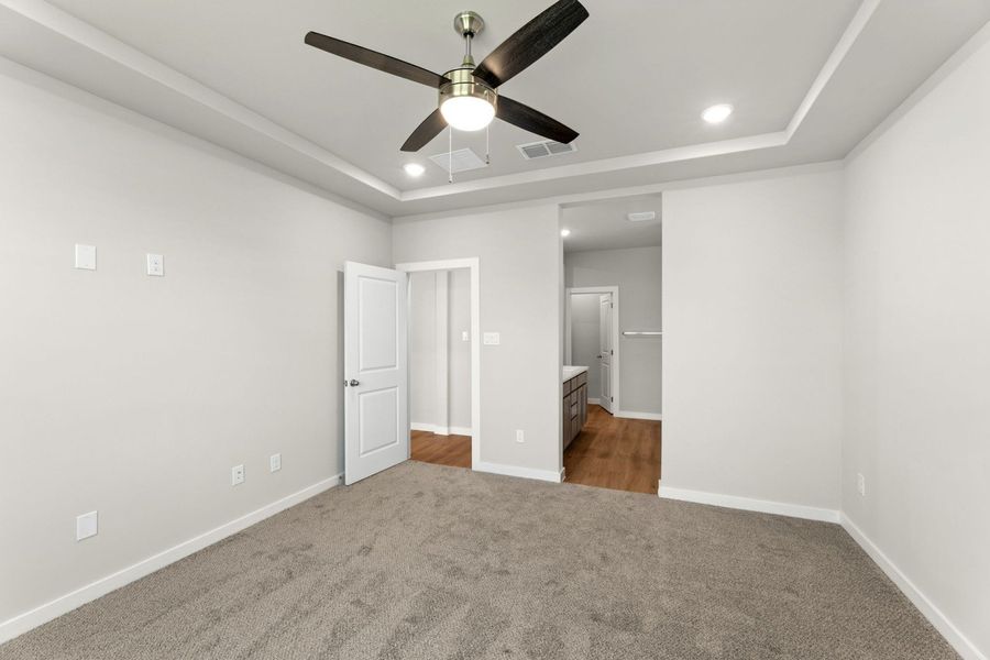 Spacious, unfurnished interior of a new home in Hickory Ridge, Elmendorf (Image 32).