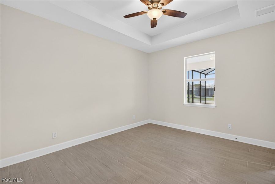 Spacious, unfurnished interior of a new home in Cape Coral, Cape Coral (Image 32).