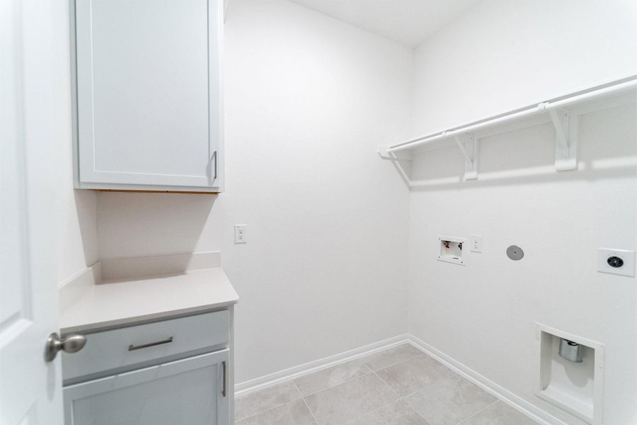 Spacious, unfurnished interior of a new home in Windrose Green, Angleton (Image 3).