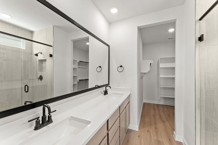 Furnished interior view inside a new home in Veranda Designer, San Antonio (Image 11).