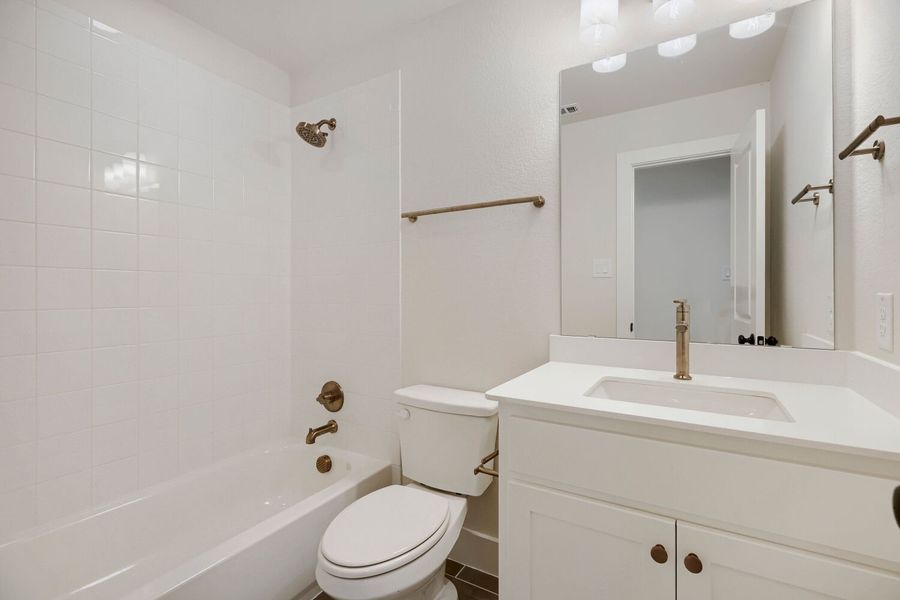 940 Heatherbrook - Full Bathroom 940 Heatherbrook - Full Bathroom
