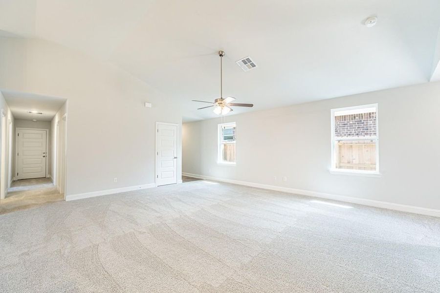 Spacious, unfurnished interior of a new home in Stonebrooke, Conroe (Image 11).