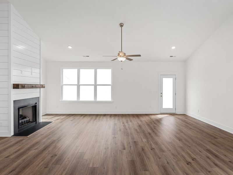 Spacious, unfurnished interior of a new home in Woods Crossing, Gallatin (Image 27).