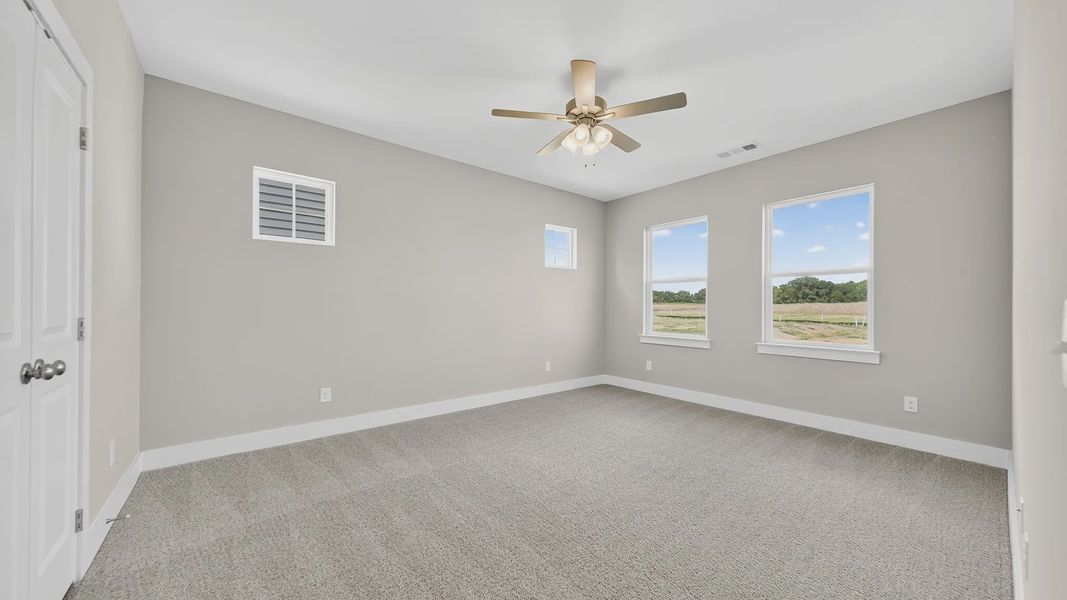 Spacious, unfurnished interior of a new home in McClure Farms, Columbia (Image 30).