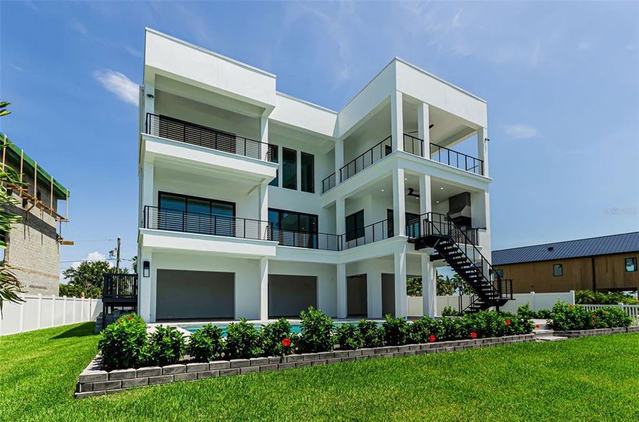 Condo located in Treasure Island, FL showcasing its design and architecture (Image 7).