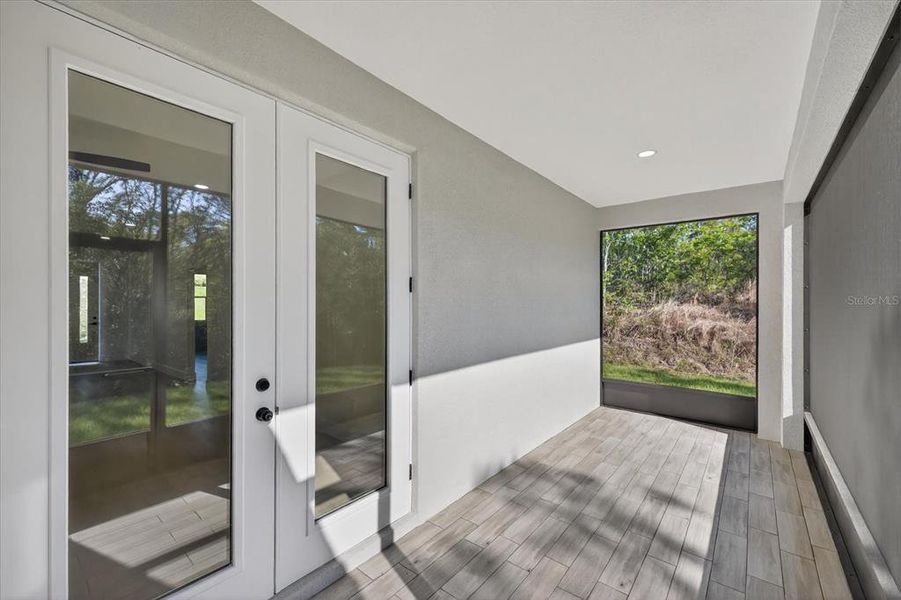 Exterior details and patio area of a home in , Spring Hill (Image 23).