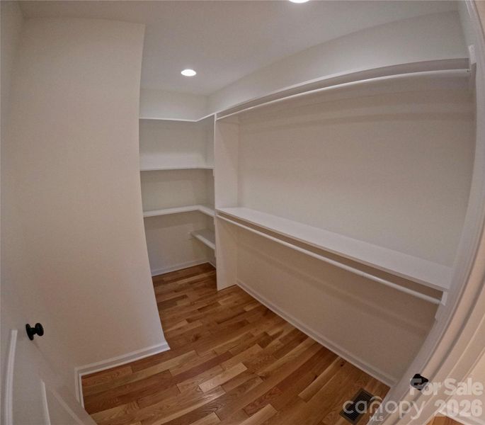 Spacious, unfurnished interior of a new home in , Marion (Image 14).