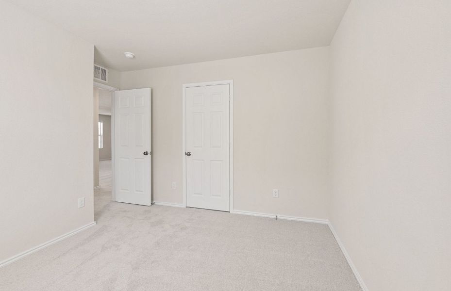 Spacious, unfurnished interior of a new home in Sonterra, Jarrell (Image 38).