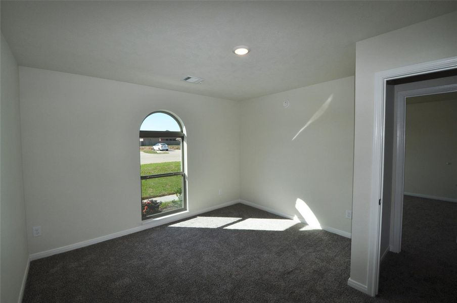 Spacious, unfurnished interior of a new home in Pedregal, League City (Image 21).