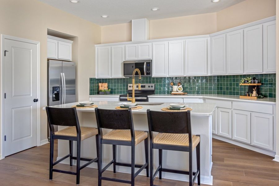 Representative furnished interior of a home built from the 1989 Modeled by KB Home in Chapel Manor II, Zephyrhills (Image 4).