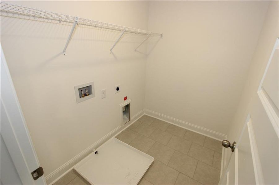 Spacious, unfurnished interior of a new home in Clark Farms, Flowery Branch (Image 13).