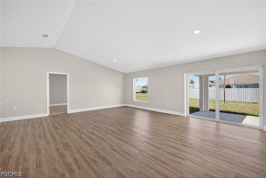 Spacious, unfurnished interior of a new home in Cape Coral, Cape Coral (Image 20).