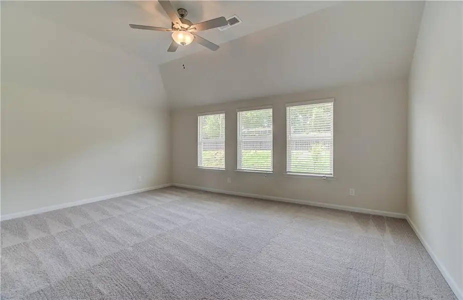 Spacious, unfurnished interior of a new home in Alcovy Village, Lawrenceville (Image 21).