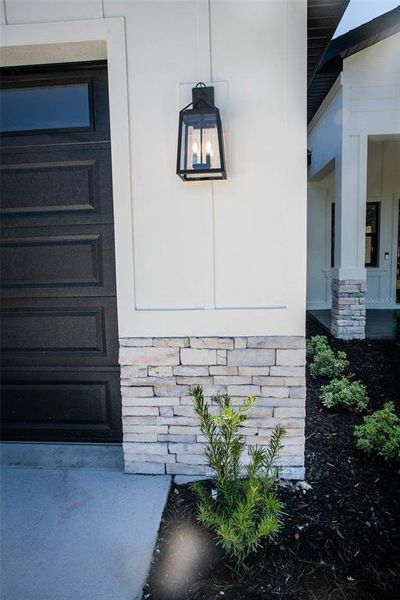 Exterior details and patio area of a home in , Weeki Wachee (Image 27).