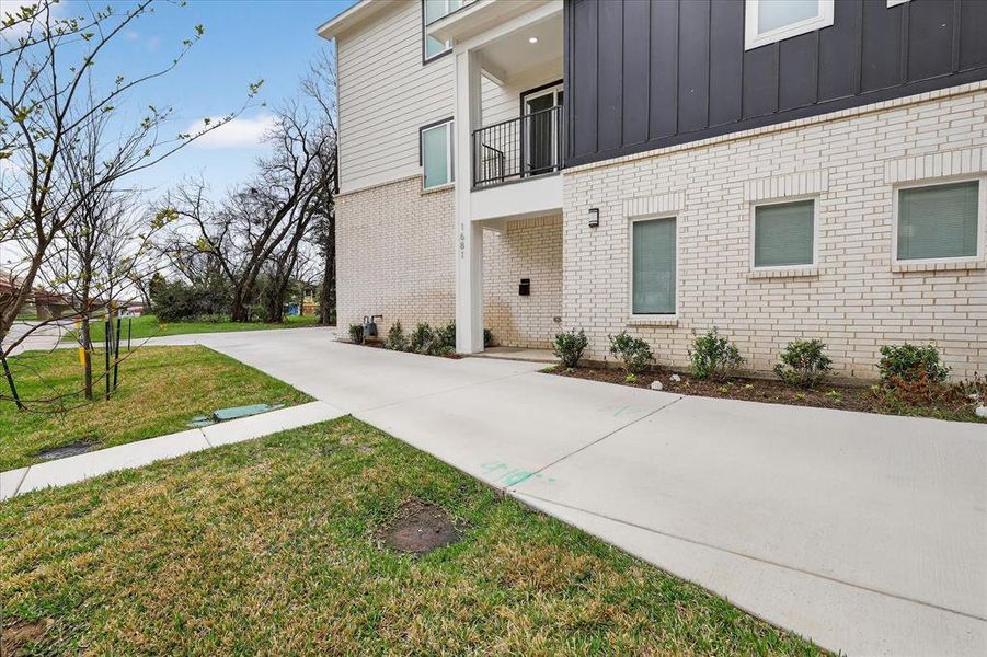Exterior details and patio area of a home in , Dallas (Image 25).