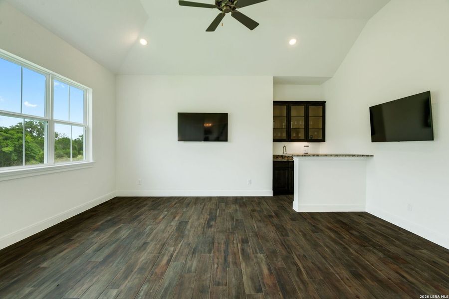 Spacious, unfurnished interior of a new home in , Fischer (Image 23).