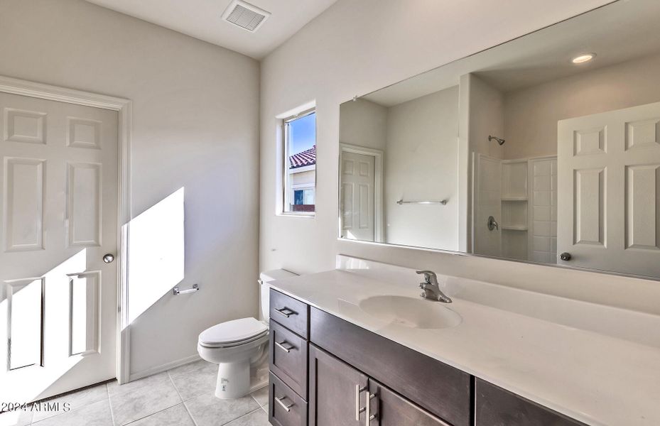 21 - Owner Bathroom