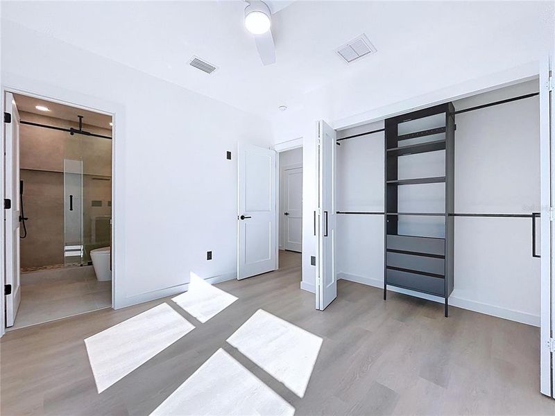 Spacious, unfurnished interior of a new home in , St. Petersburg (Image 44).