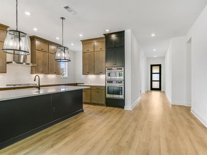 Foyer - Kitchen